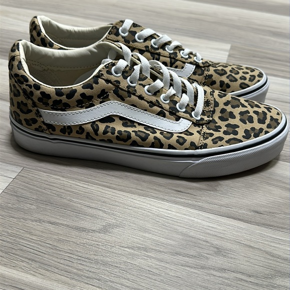 Vans Women’s Tan/White Leopard Print Low Top Sneakers Size 9.5 - Picture 4 of 10